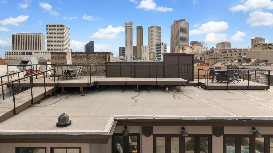 Upper deck and the downtown skyline, 528 Wilkinson Street