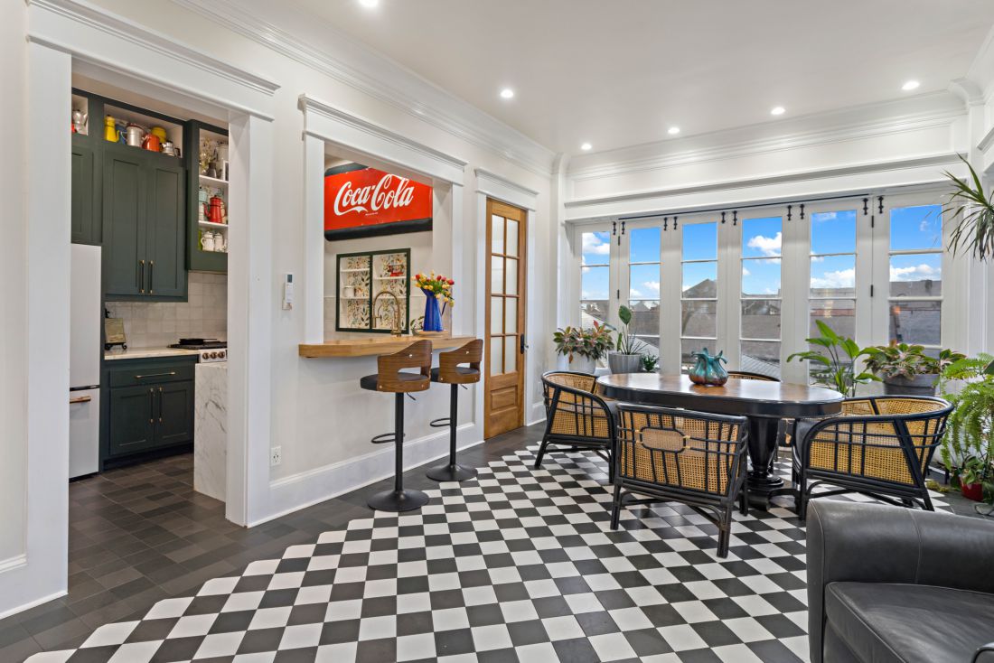 Breakfast bar and kitchen, 528 Wilkinson Street