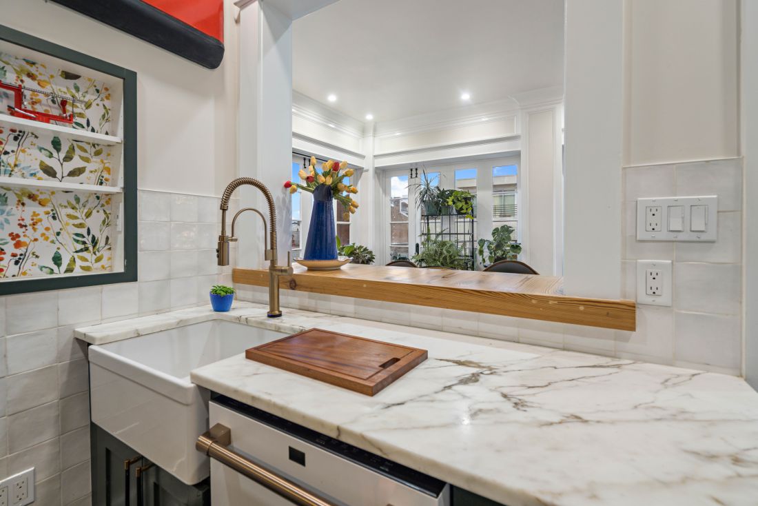 Marble counter and farmhouse sink, 528 Wilkinson Street