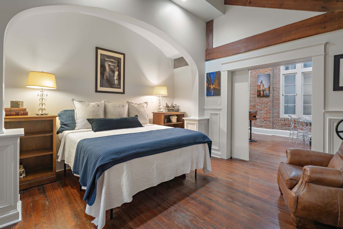 Bedroom in an arched alcove, 528 Wilkinson Street