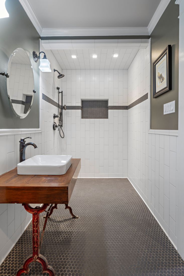 Bath, 528 Wilkinson Street