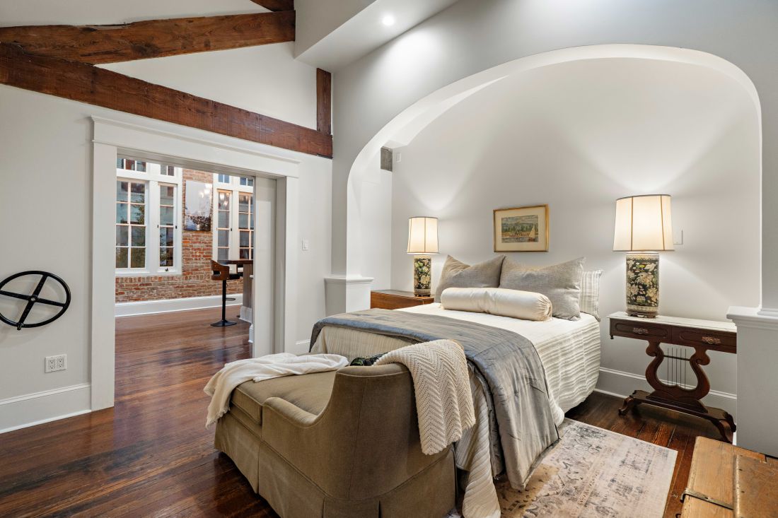 Bedroom in an arched alcove, 528 Wilkinson Street