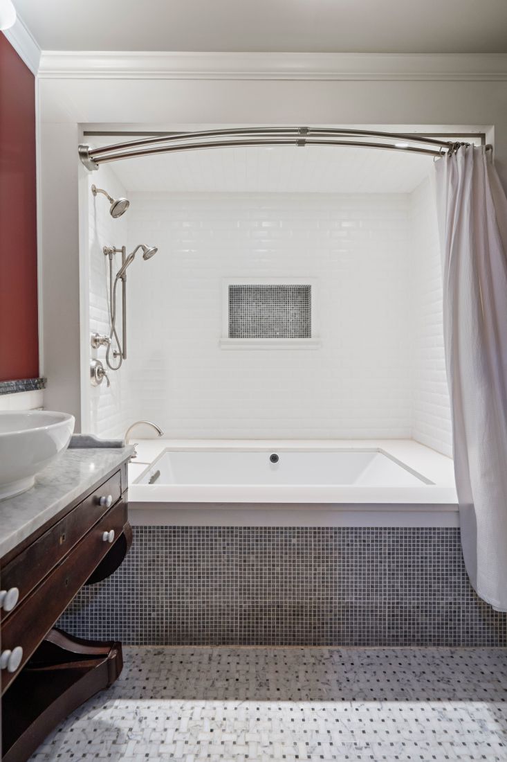 Bath with soaking tub, 528 Wilkinson Street