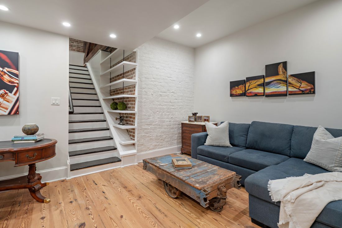 Den, 528 Wilkinson Street