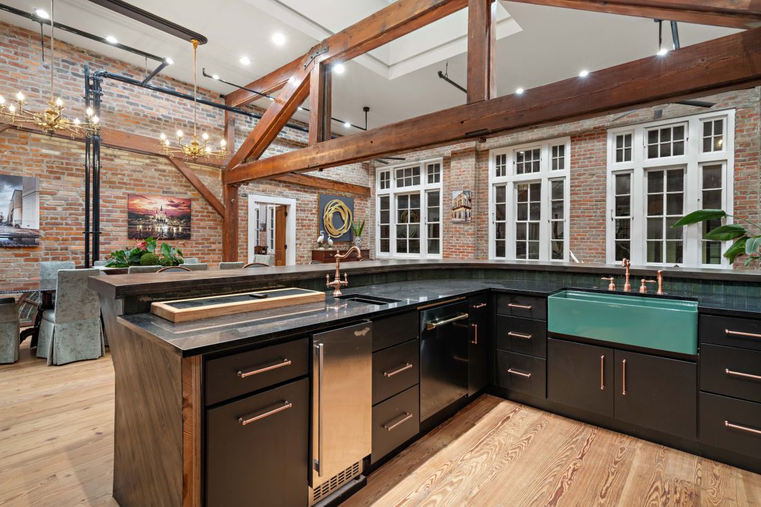 Kitchen and bar, 528 Wilkinson Street